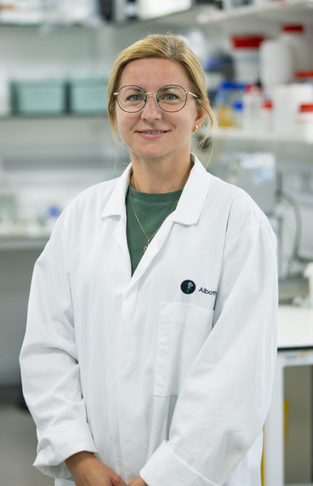 Magdalena Hughes, Lab Technician